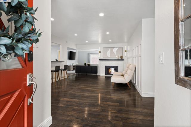 2889 Biddleford Drive, San Ramon CA: https://media.crmls.org/mediaz/0ed2f1ad-290b-47c1-9b9d-a400a6f2183a.jpg