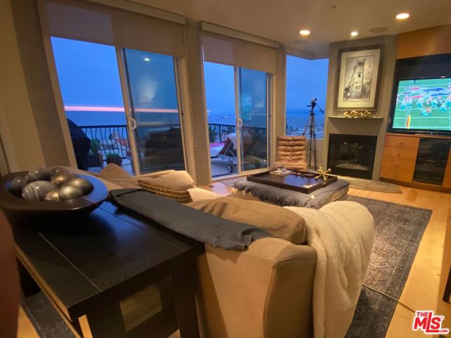 216 38th Street, Manhattan Beach CA: https://media.crmls.org/mediaz/0ed32721-8621-450c-90e9-7a1f40c7a58e.jpg