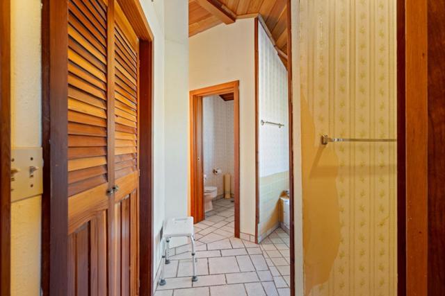 20101 Panoche Road, Paicines CA: https://media.crmls.org/mediaz/0ed39b6d-0636-4d25-8f4b-178407cc4ab7.jpg