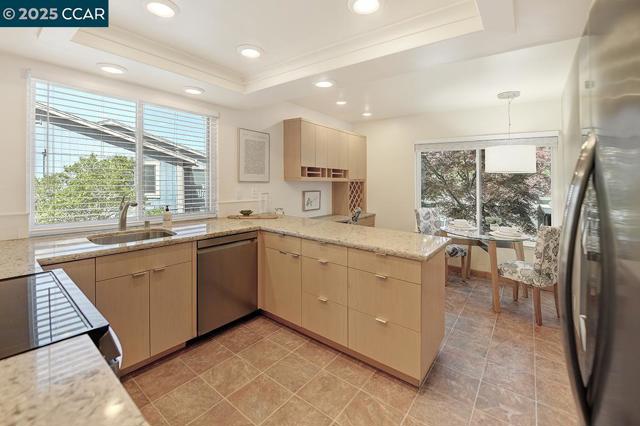 2638 Saklan Indian Dr, Walnut Creek CA: https://media.crmls.org/mediaz/0ed40eb8-20ad-4342-b7df-1a5dc83f2b00.jpg