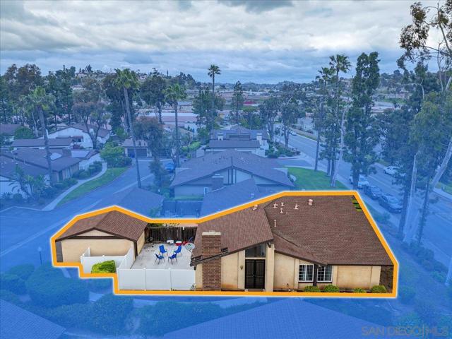 2305 Nueces Ln, Spring Valley CA: https://media.crmls.org/mediaz/0ed45ce4-f405-4f6f-a4d5-17729b61e5c4.jpg