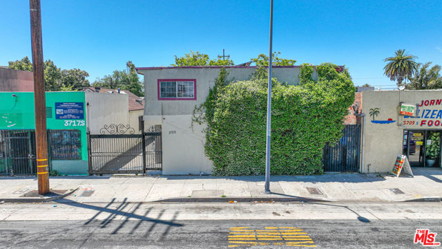 3711 S Western Avenue, Los Angeles CA: https://media.crmls.org/mediaz/0ed4653d-bab6-44b2-98b6-d78c3ddb0283.jpg