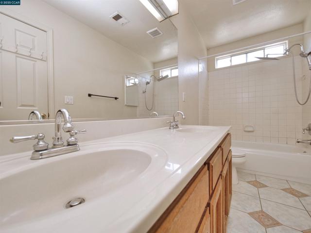 4300 Cannington Lane, Salida CA: https://media.crmls.org/mediaz/0ed46a82-e9ce-4c6c-aa14-994dc81409b2.jpg