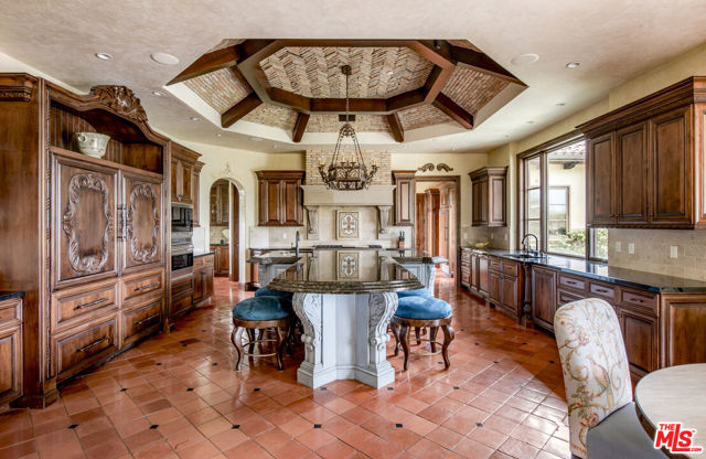 427 La Marina Drive, Camarillo CA: https://media.crmls.org/mediaz/0ed59926-6cec-4c62-9d2a-4c43fed30df5.jpg