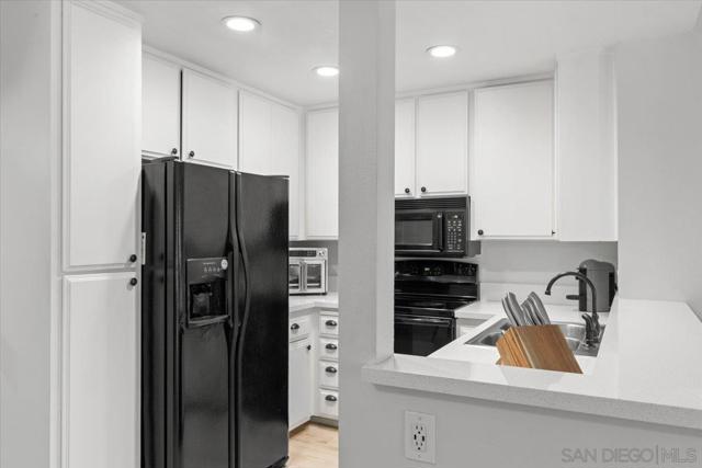 10250 Caminito Cuervo, San Diego CA: https://media.crmls.org/mediaz/0ed64a39-f37d-4611-84b4-3028db7e3dd1.jpg