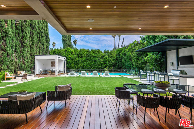 4544 Woodley Avenue, Encino CA: https://media.crmls.org/mediaz/0ed6ec32-8693-4c67-8731-e5d2b69201a6.jpg