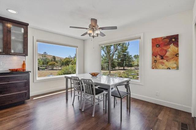 5636 Sundown Lane, Tres Pinos CA: https://media.crmls.org/mediaz/0ed77bfa-f4a4-4768-a236-ad6529ee0c76.jpg