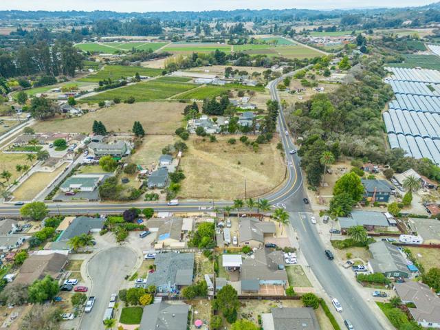 871 Green Valley Road, Watsonville CA: https://media.crmls.org/mediaz/0ed7b528-532f-4e81-be51-44aae08742f6.jpg