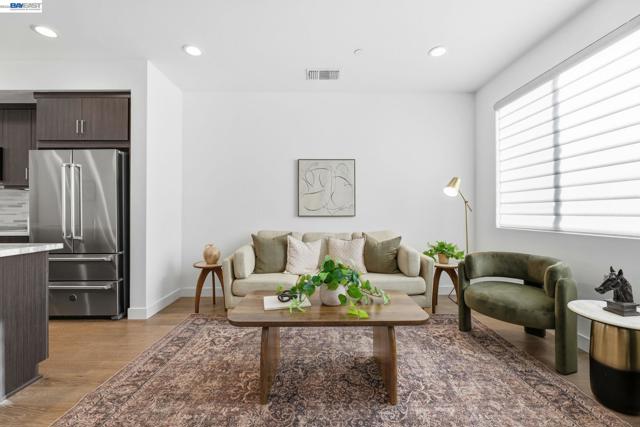 931 Edy Ln, Oakland CA: https://media.crmls.org/mediaz/0ed7ce2c-a846-4f8e-9305-21359a0d2ba8.jpg