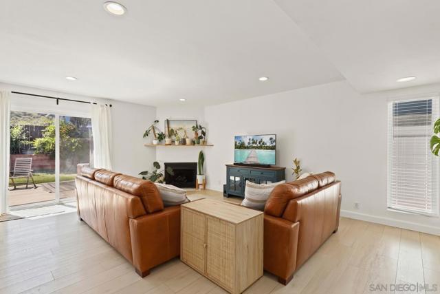 568 Carrie Cir, San Marcos CA: https://media.crmls.org/mediaz/0ed8e4f0-e6ba-47c5-8858-7450ee3eb959.jpg