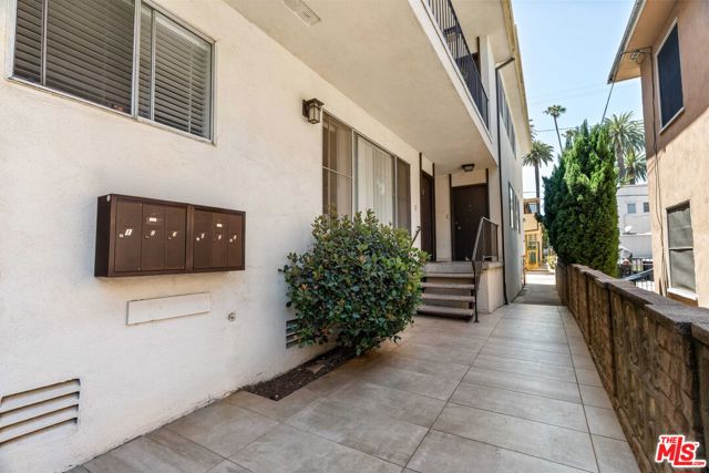  Income Home for Sale in Beverly Hills, California