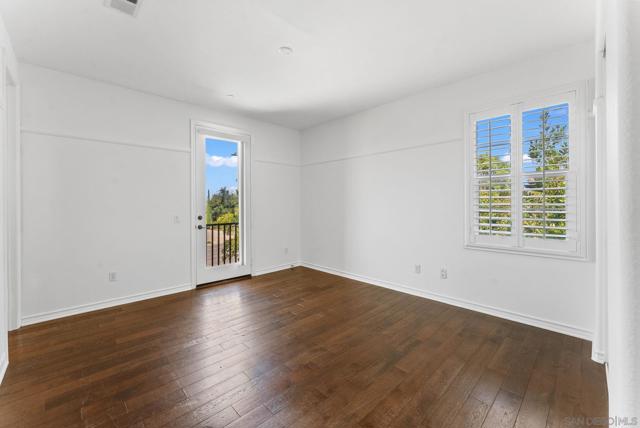 5527 Alexandrine Ct, Oceanside CA: https://media.crmls.org/mediaz/0ed9244c-dae8-4f4f-b372-66c02c4d2165.jpg
