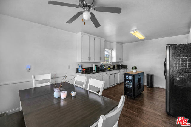 5300 - 5330 Radford Avenue, Valley Village CA: https://media.crmls.org/mediaz/0ed9d8c9-1e43-415c-8fe3-beac498c7ad6.jpg