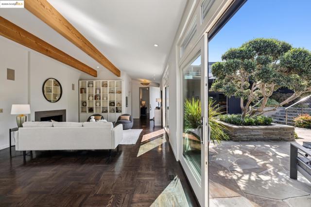 7 Requa Place, Piedmont CA: https://media.crmls.org/mediaz/0eda3695-70b2-4f0e-8a9c-53e379124115.jpg