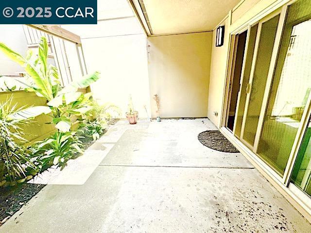 1305 Webster St, Alameda CA: https://media.crmls.org/mediaz/0eda91ef-bbde-45cd-a7bd-07ac95e7b252.jpg