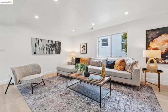 1207 Cedar St, Berkeley CA: https://media.crmls.org/mediaz/0edaf5cd-b68b-43bf-b07d-c9936f57429b.jpg