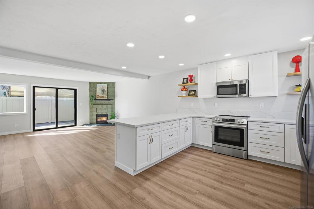 12650 Lakeshore Dr #167