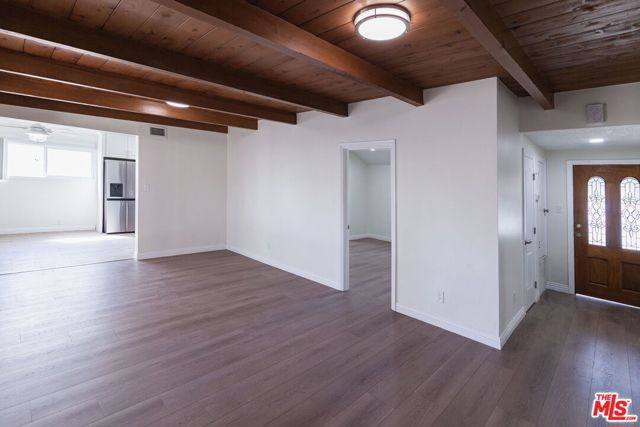 8646 Corbin Avenue, Northridge CA: https://media.crmls.org/mediaz/0edb2252-dc28-44ce-b0f8-6d6ade9edbfe.jpg