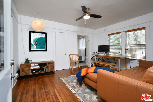 224 Horizon Avenue, Venice CA: https://media.crmls.org/mediaz/0edb3255-a075-4573-bdbf-0acbc7a4f6b4.jpg
