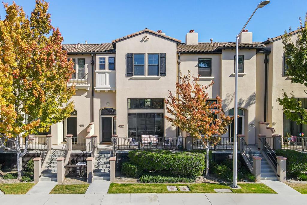 1469 Isabella Street