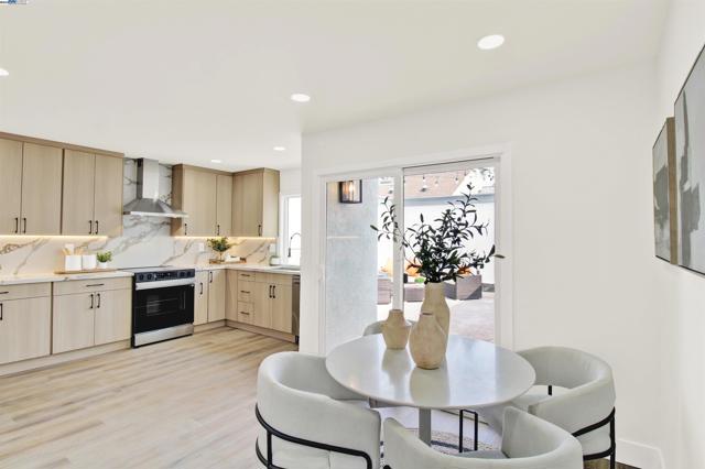 4166 Peregrine Way, Pleasanton CA: https://media.crmls.org/mediaz/0edc4368-476b-456f-afb0-91dc20d80a1c.jpg