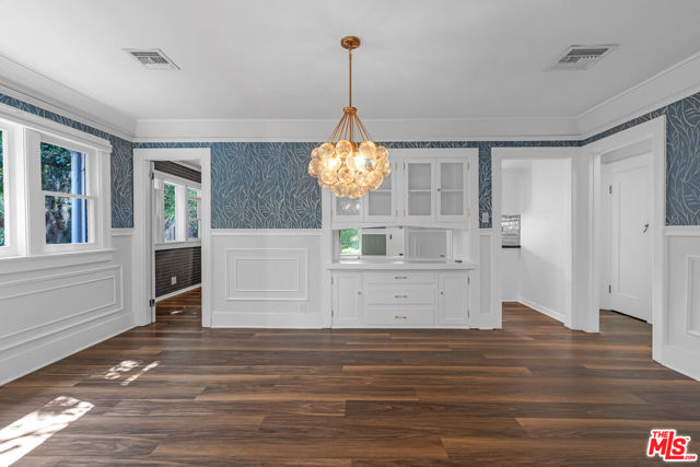 7024 De Longpre Avenue, Los Angeles CA: https://media.crmls.org/mediaz/0edc58b2-60c0-4529-bb35-09c24945e110.jpg