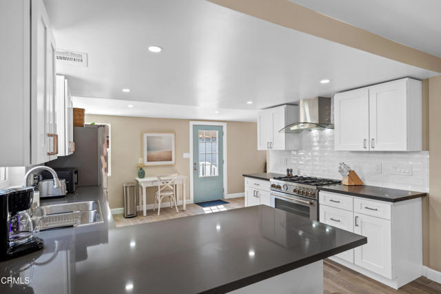 Detail Gallery Image 9 of 23 For 201 S S Olive St, Ventura,  CA 93001 - 3 Beds | 2 Baths