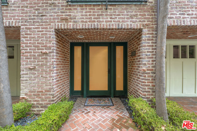2323 S Beverly Glen Boulevard, Los Angeles CA: https://media.crmls.org/mediaz/0edcae9d-fcb5-4843-ae80-33ddf1209003.jpg