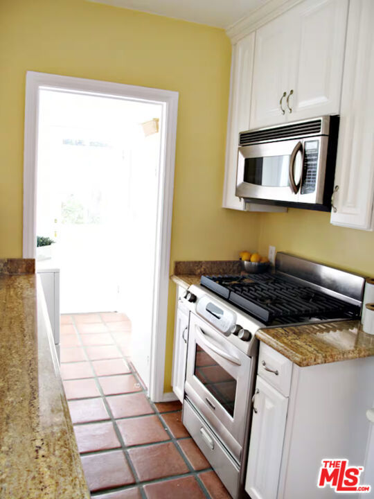4125 Huron Avenue, Culver City CA: https://media.crmls.org/mediaz/0edcc941-9cbb-4d15-b88f-7dd3f51b5967.jpg