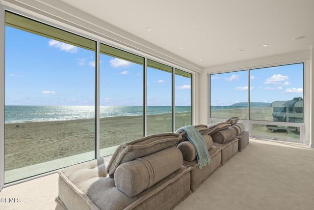 1135 Capri Way, Oxnard CA: https://media.crmls.org/mediaz/0edccb20-b694-4ff6-868f-956950462d91.jpg