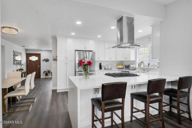 6211 Anastasia Street, Simi Valley CA: https://media.crmls.org/mediaz/0edd13ae-6dbb-4afe-9dc9-61eb8e51ea66.jpg