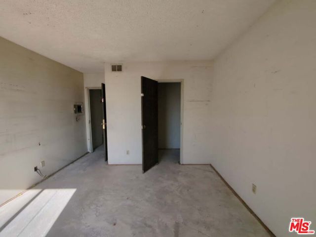7300 Franklin Avenue, Los Angeles CA: https://media.crmls.org/mediaz/0edd16c0-fc2d-4ee5-85a5-fd7599f5ba49.jpg