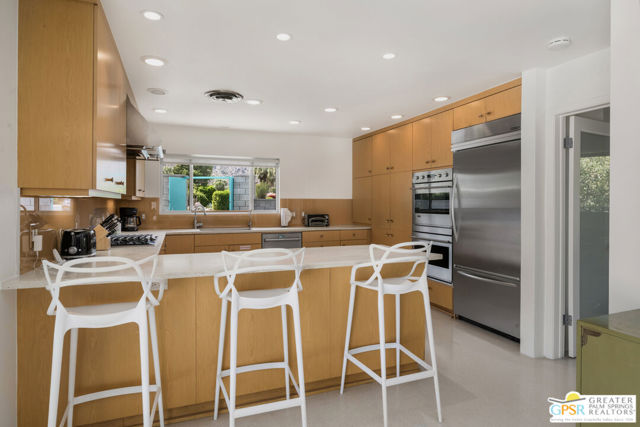 780 S Palo Verde Avenue, Palm Springs CA: https://media.crmls.org/mediaz/0edd467e-dc11-43e7-a2fc-f4e1855a6167.jpg