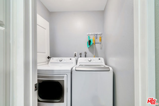 4939 Maytime Lane, Culver City CA: https://media.crmls.org/mediaz/0edd6f9f-e989-40c1-881a-a28b6a86d59a.jpg