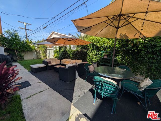 2120 Carmona Avenue, Los Angeles CA: https://media.crmls.org/mediaz/0edd8075-7ff7-4bc7-b3c2-aef212a98c90.jpg