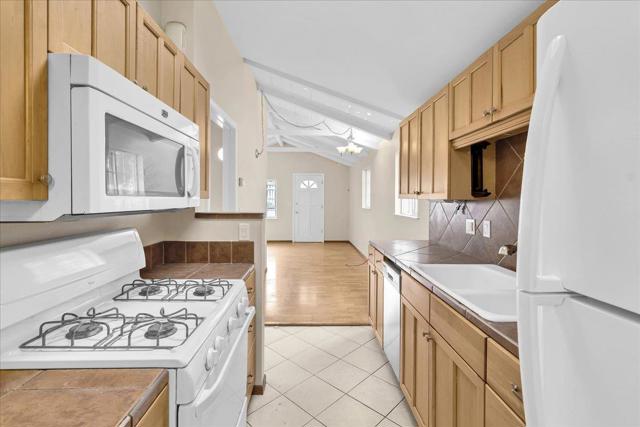 1195 Elm Avenue, Seaside CA: https://media.crmls.org/mediaz/0ede8d7a-cf76-4a7b-8dbc-ea8b3e8af563.jpg