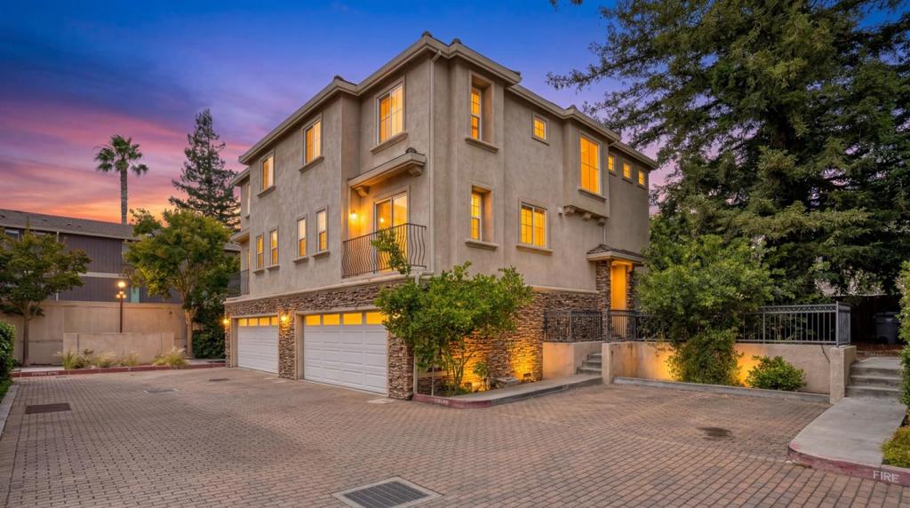 963 Bellomo Avenue
