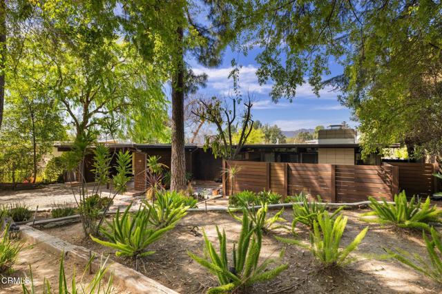 4639 El Camino Corto, La Canada Flintridge CA: https://media.crmls.org/mediaz/0edf41df-324e-4219-b83f-76c8ecf9cdc8.jpg