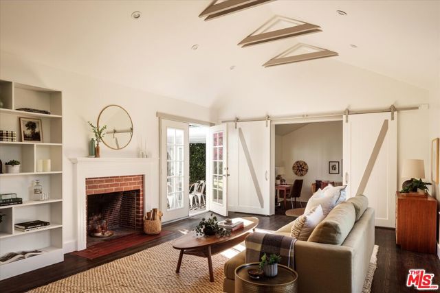 4148 Brunswick Avenue, Los Angeles CA: https://media.crmls.org/mediaz/0edf8730-978c-4bcf-a371-78aba7258401.jpg