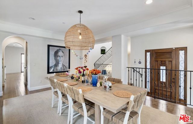 17 Privateer Street, Marina del Rey CA: https://media.crmls.org/mediaz/0edfa644-2387-4c91-9b0b-41c3f2b9d8a6.jpg