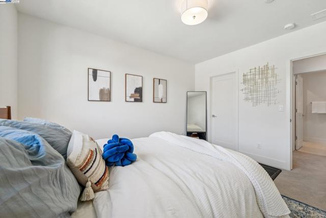 5860 Midnight Place, Dublin CA: https://media.crmls.org/mediaz/0edfb1eb-08e1-4b7b-a884-ac5486fe3d95.jpg