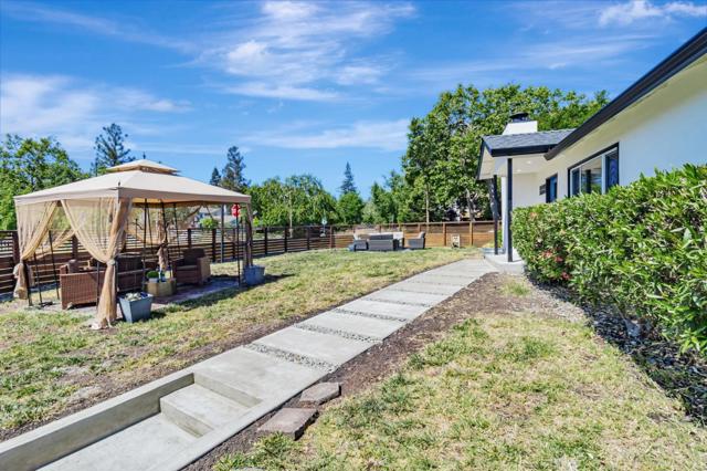 2698 Goodwin Avenue, Redwood City CA: https://media.crmls.org/mediaz/0edfc5c4-0c41-4d05-b4b7-39e73e157800.jpg