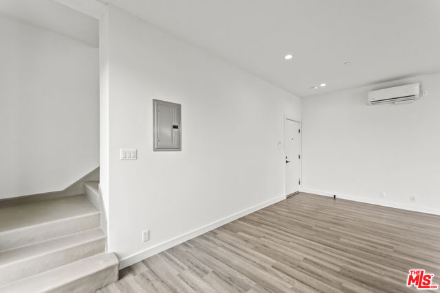 1254 9th Street, Santa Monica CA: https://media.crmls.org/mediaz/0ee029e2-3836-43e5-b41d-649a3fd64e68.jpg