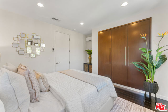 10844 Rochester Avenue photo 26