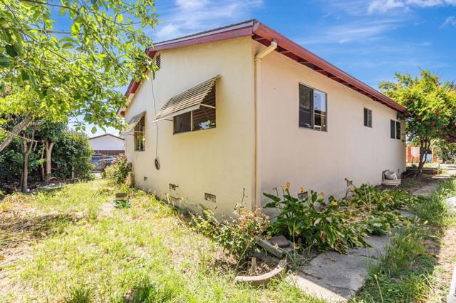 854 N 16th Street, San Jose CA: https://media.crmls.org/mediaz/0ee0aa2b-c547-45de-9697-d47ecf6f73b9.jpg