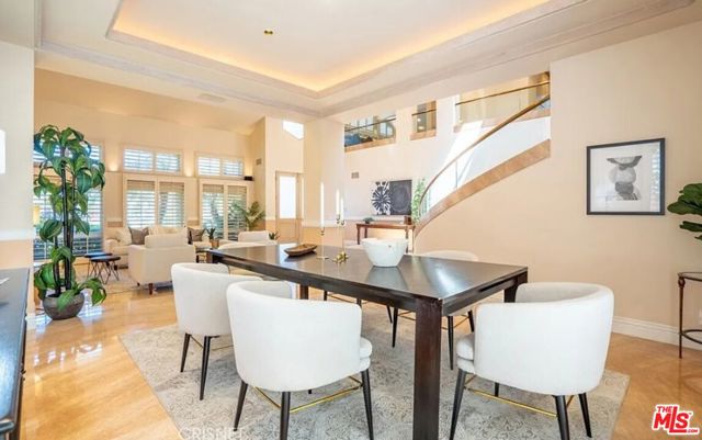 10214 Candleberry Lane, Northridge CA: https://media.crmls.org/mediaz/0ee0c2a1-b3fb-4b0a-b18f-aabfc38926bc.jpg