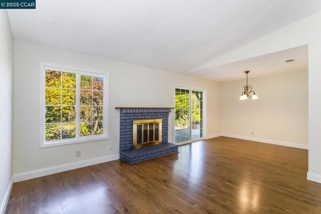 1769 Redwood Rd, Hercules CA: https://media.crmls.org/mediaz/0ee0e8d9-f021-42f1-85ec-8ae6d1440e02.jpg