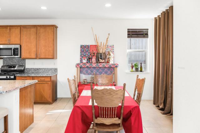 390 Tanoak Street, Hollister CA: https://media.crmls.org/mediaz/0ee1e2c6-1aea-48e5-ab43-50cb6c9a1a46.jpg