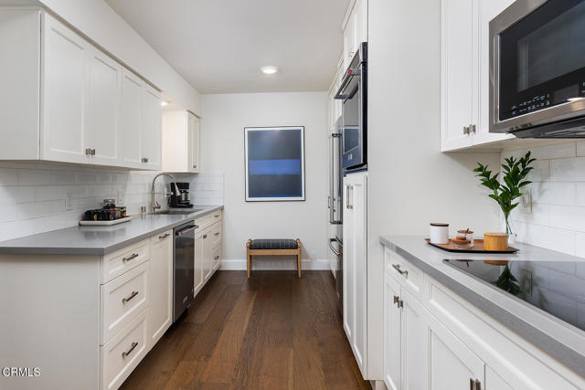190 Arroyo Terrace, Pasadena CA: https://media.crmls.org/mediaz/0ee1f939-0101-408e-9ba7-8623bb9ac578.jpg