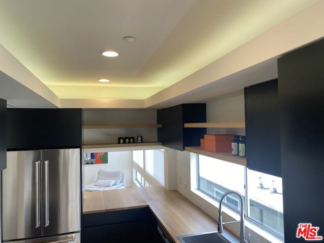 2237 S Bentley Avenue, Los Angeles CA: https://media.crmls.org/mediaz/0ee235b2-8664-49ed-be00-51b8abb58702.jpg